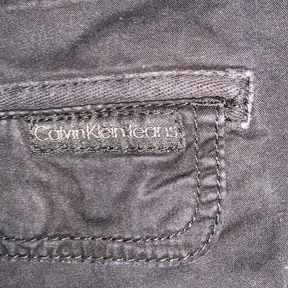 Calvin Kline black bermuda shorts. - Picture 3 of 4